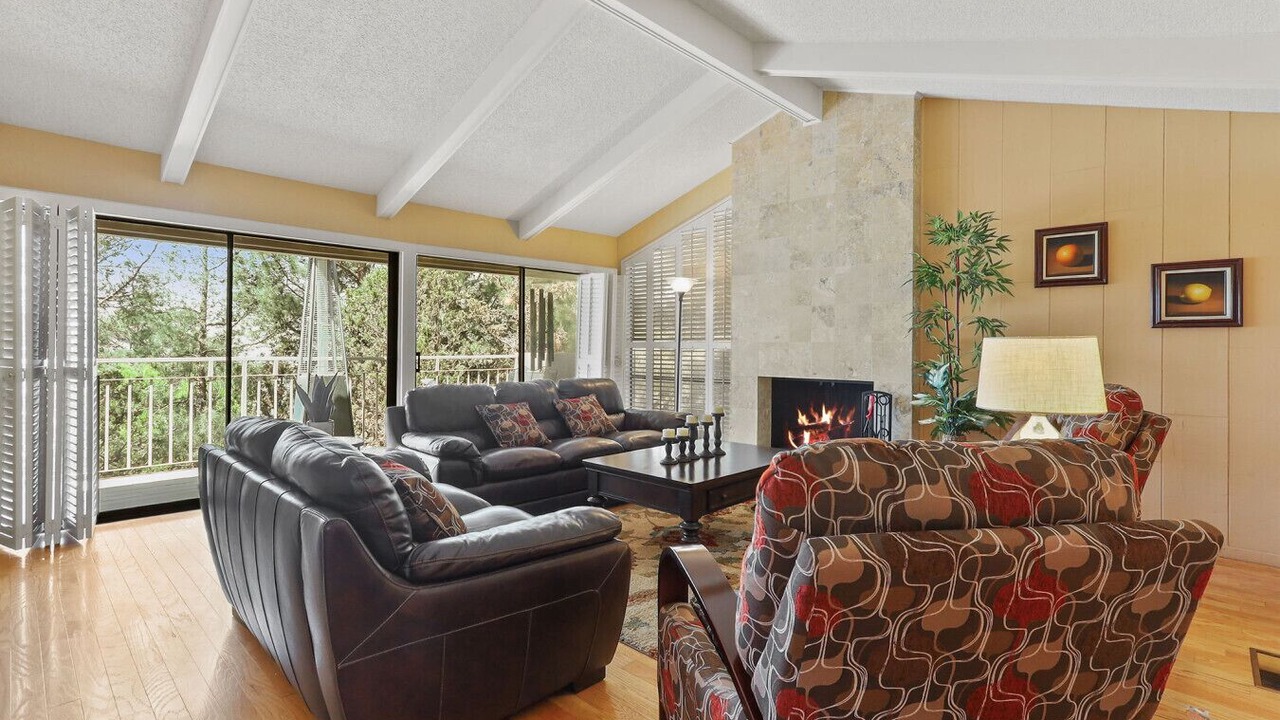 Photo of Livingroom in Thunderbird