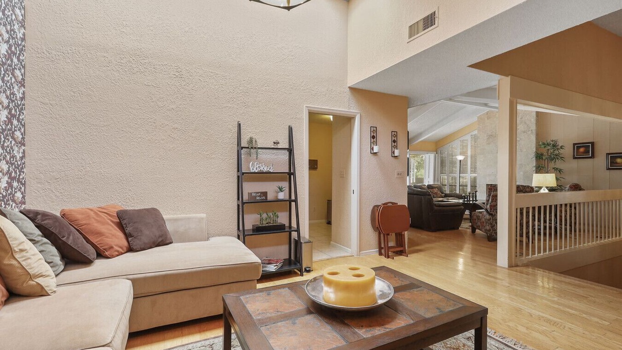 Photo of Bedroom in Thunderbird