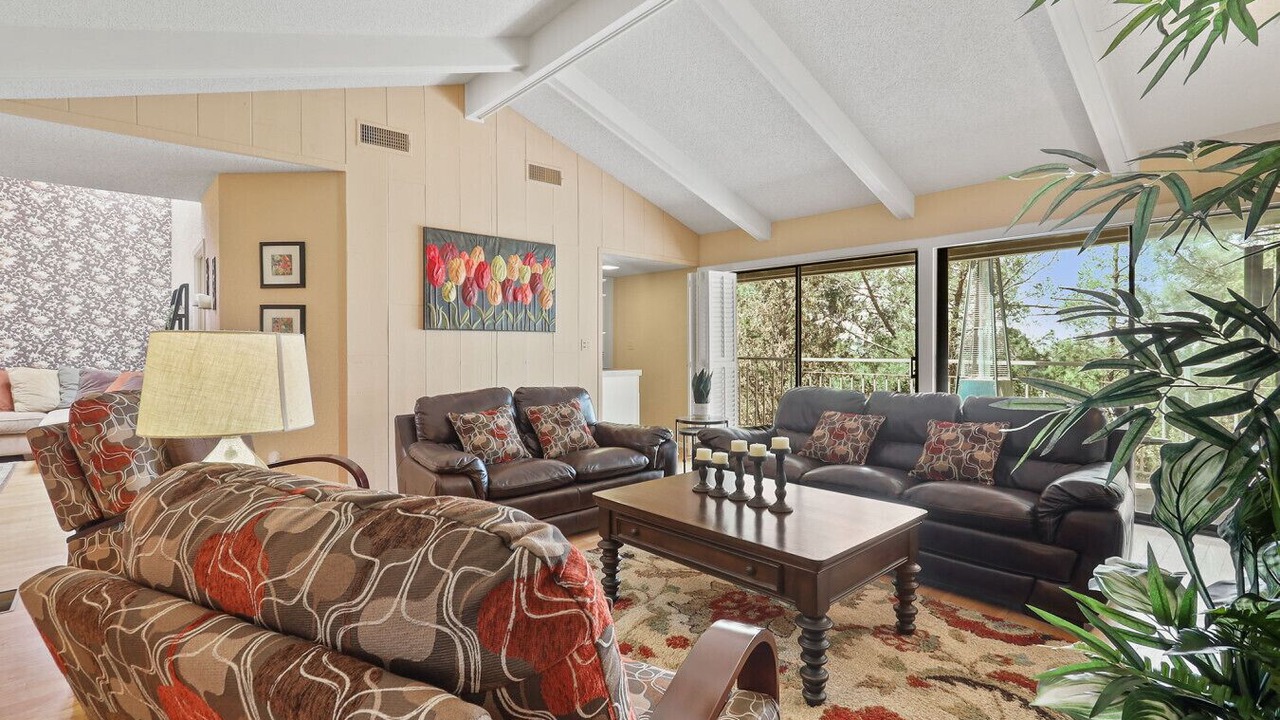 Photo of Livingroom in Thunderbird