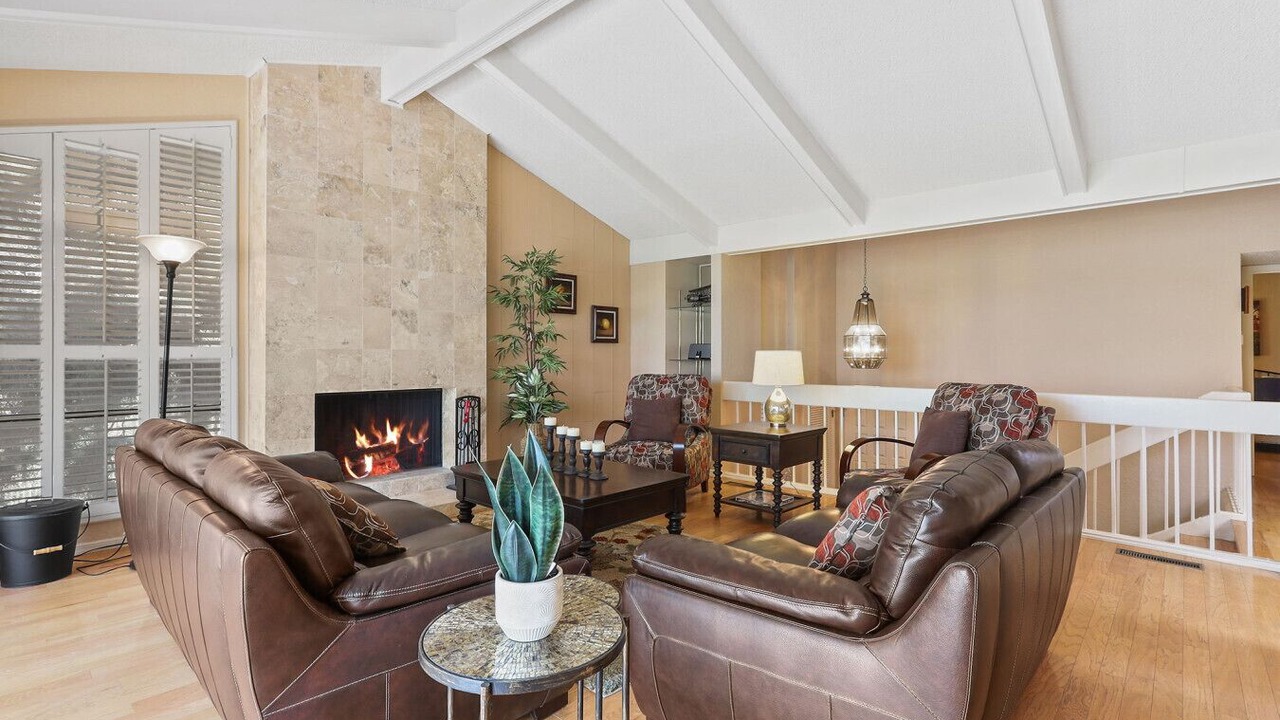Photo of Livingroom in Thunderbird