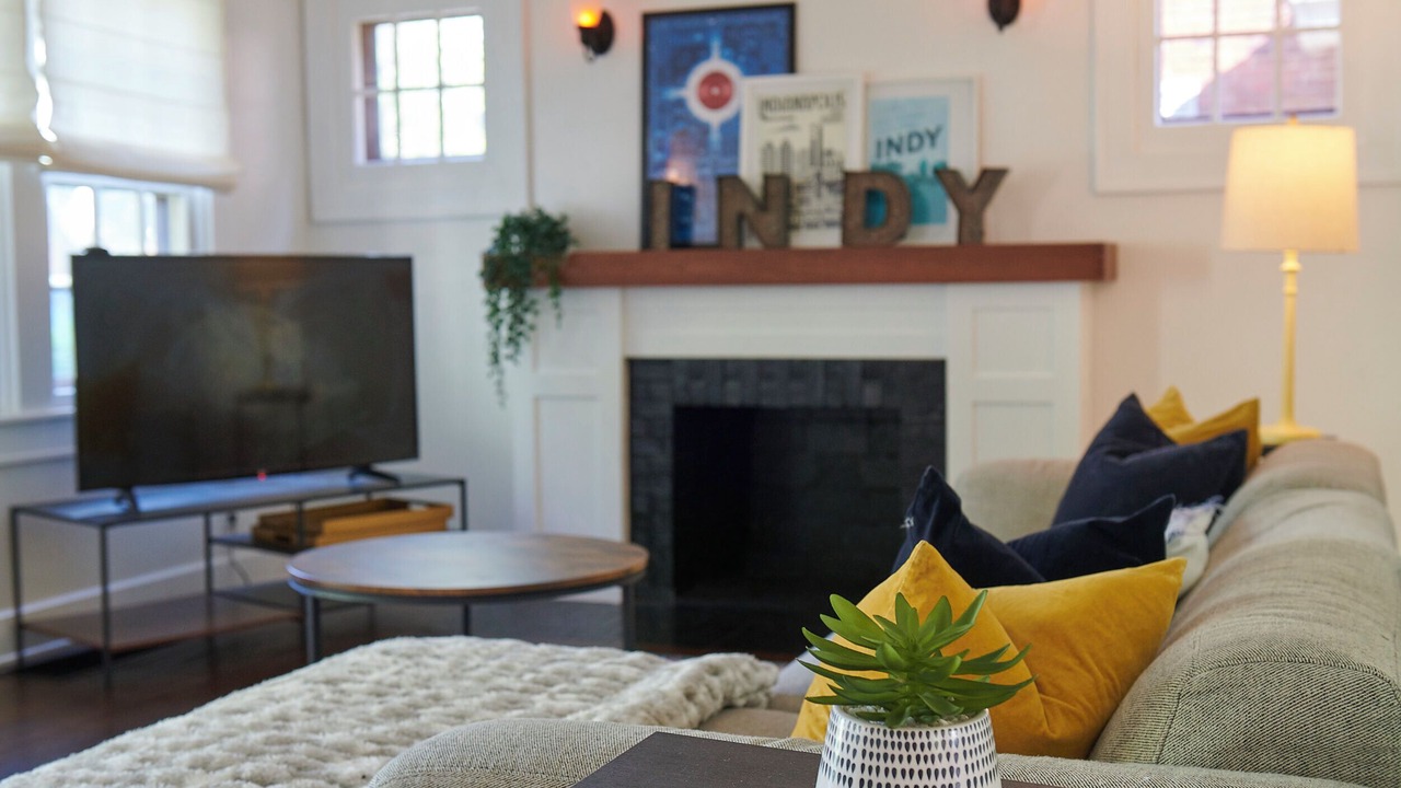 Photo of Livingroom in Meridian-Kessler