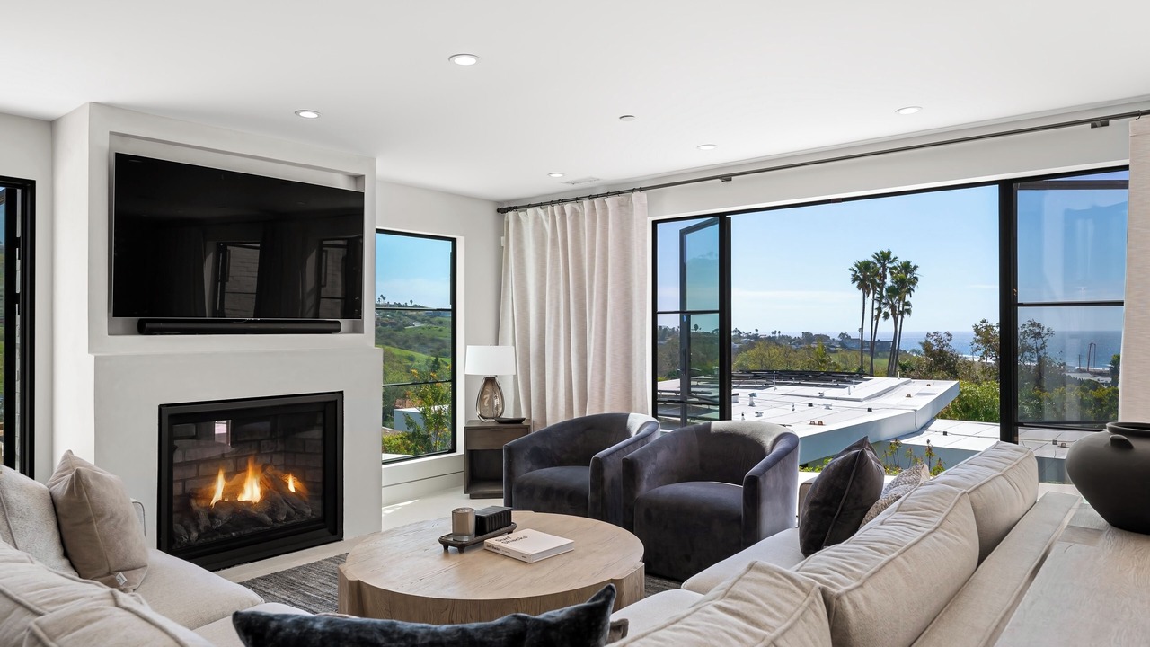 Photo of Livingroom in Western Malibu