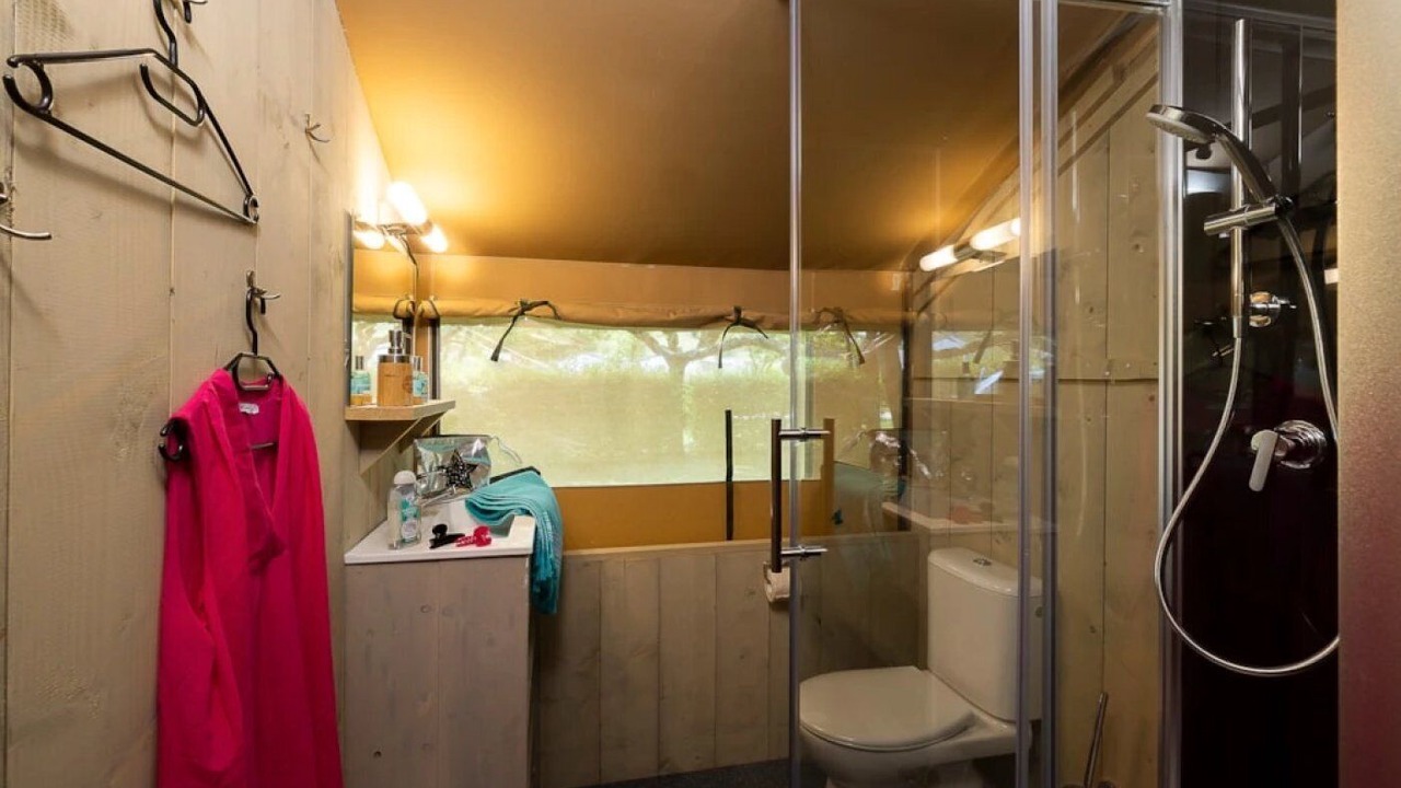 Photo of Bathroom in Montpon-Menesterol