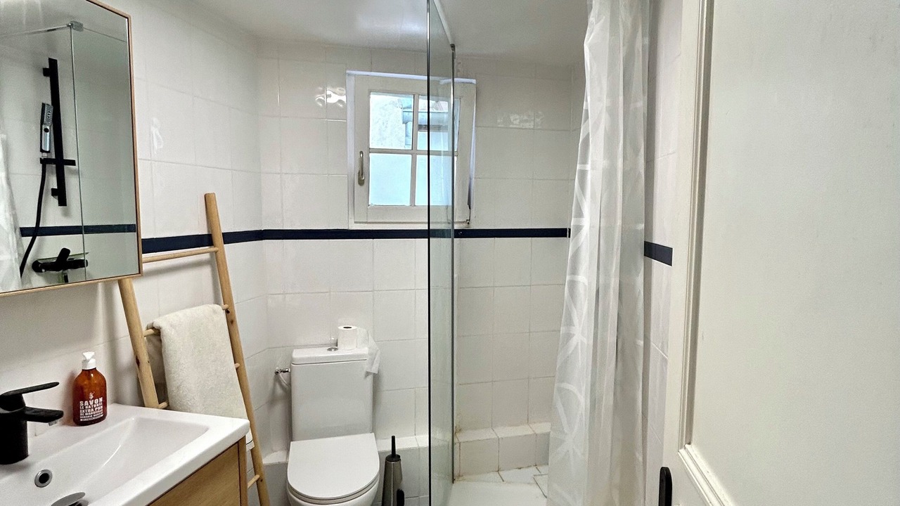 Photo of Bathroom in Le Pecq