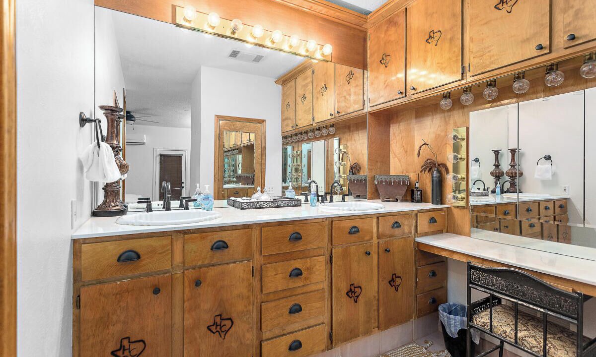 Photo of Bathroom in Hunt