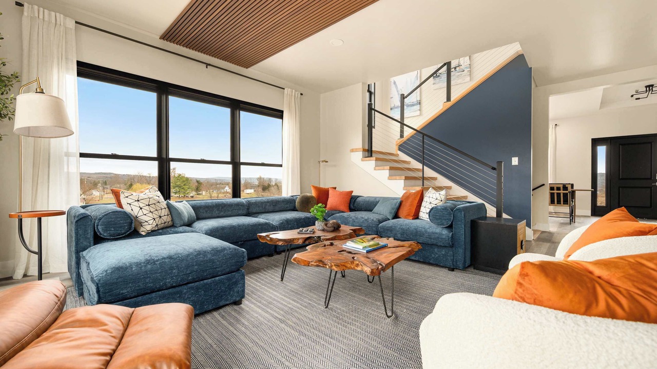 Photo of Livingroom in Lansing