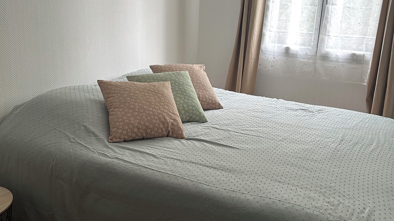 Photo of Bedroom in Mantes-la-Jolie