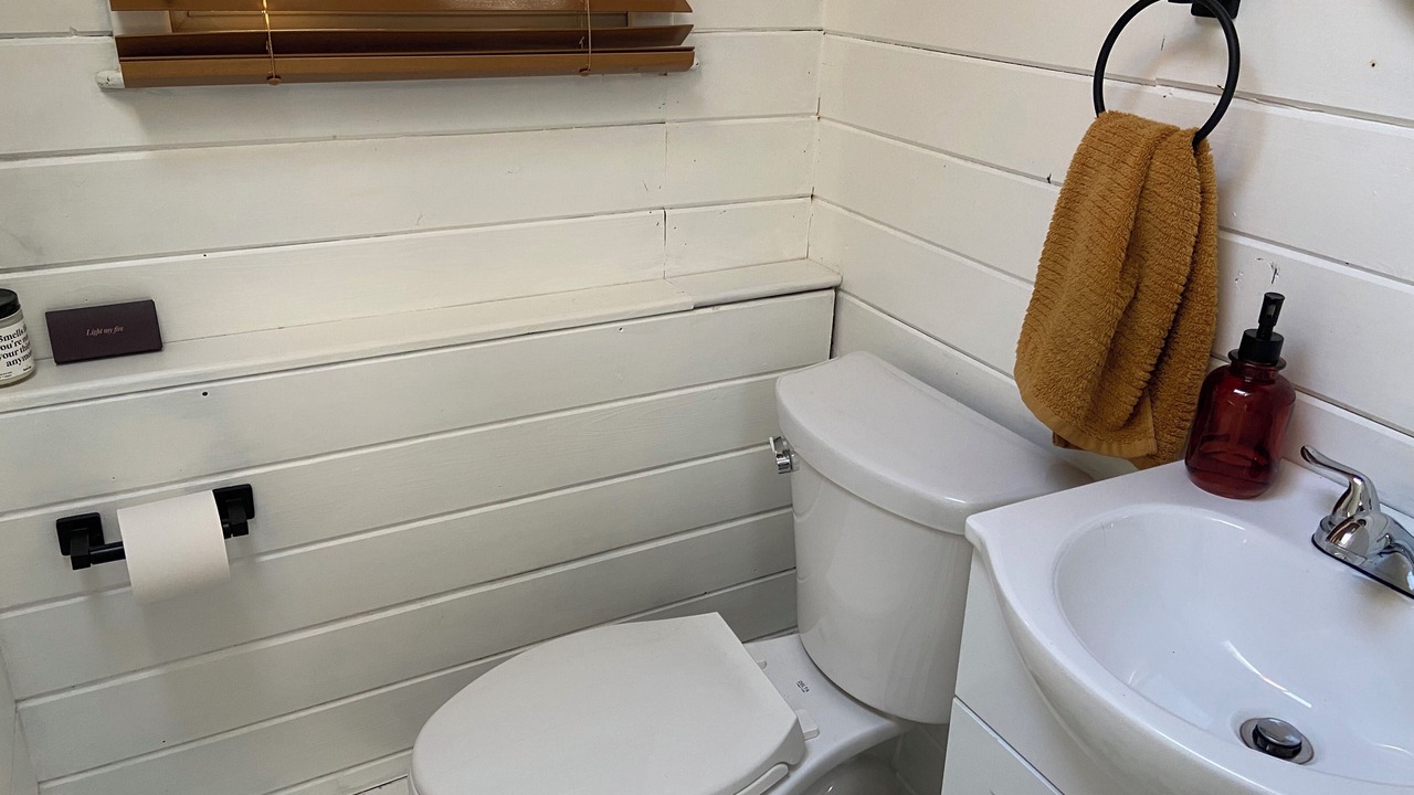 Photo of Bathroom in Woodcliff Park