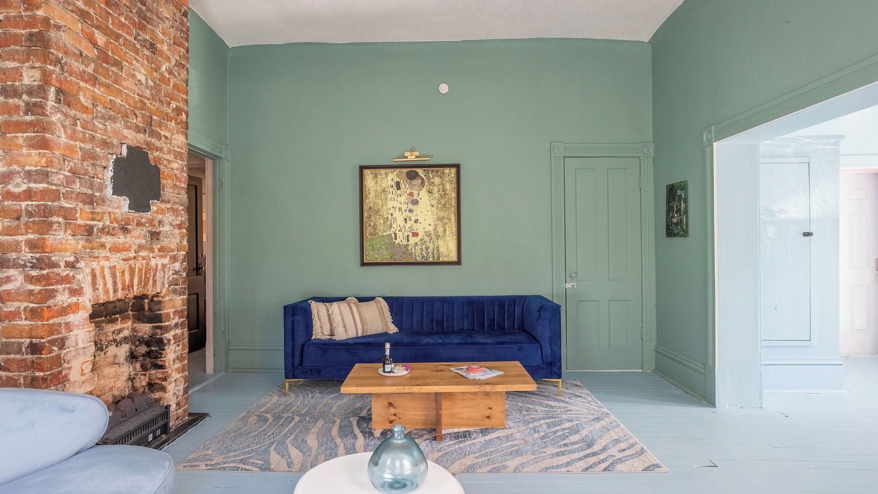 Photo of Livingroom in Thomas Square