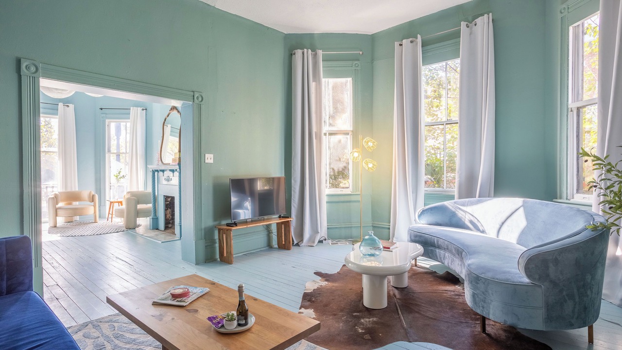 Photo of Livingroom in Thomas Square