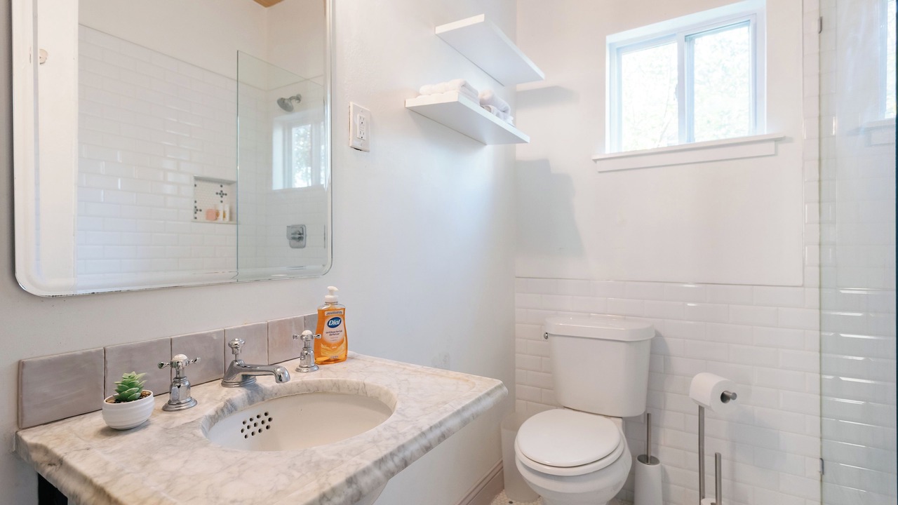 Photo of Bathroom in Thomas Square