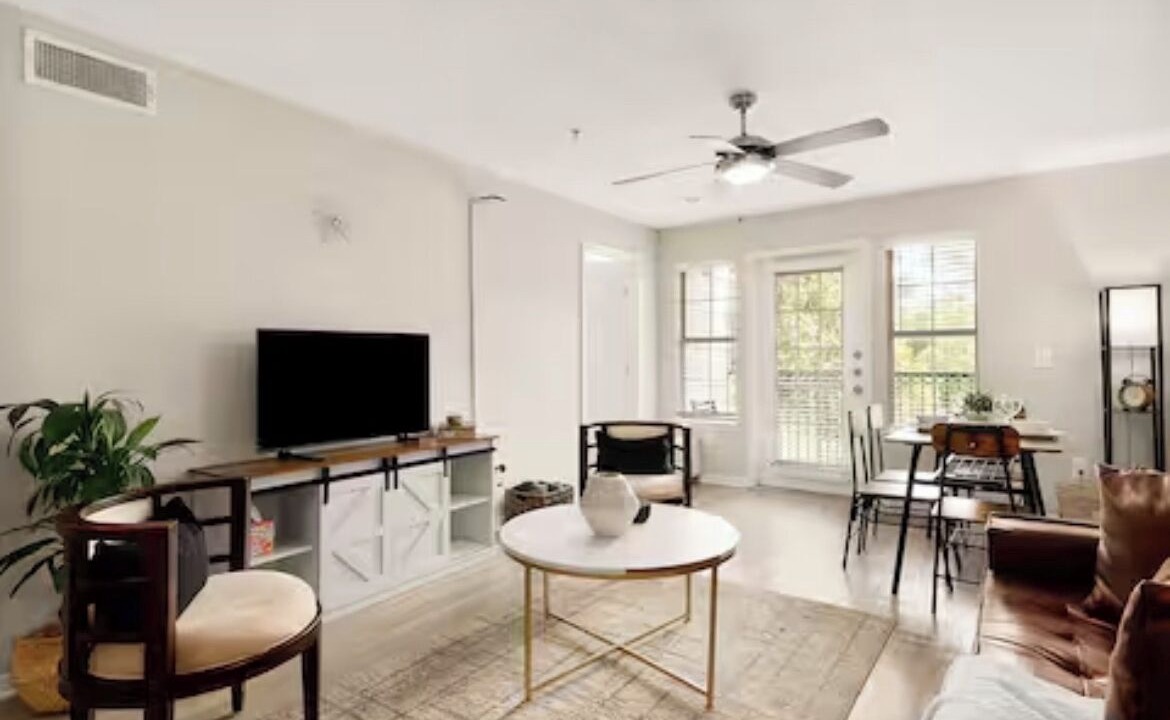 Photo of Livingroom in Pleasant Valley