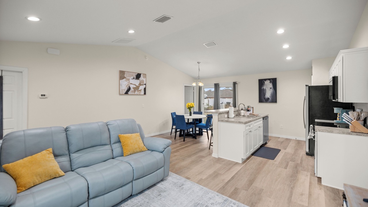 Photo of Livingroom in Candler