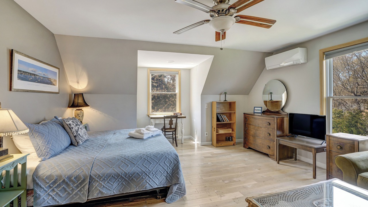 Photo of Bedroom in Lagoon Heights