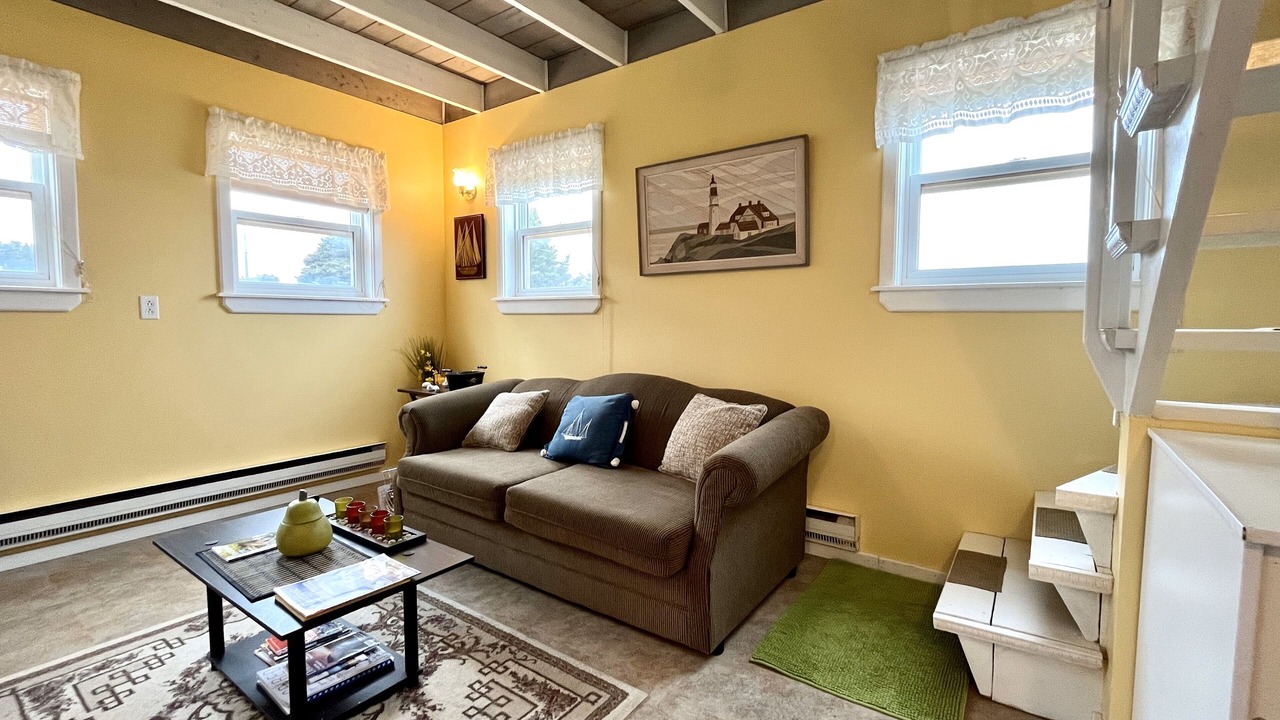 Photo of Livingroom in Grand Beach