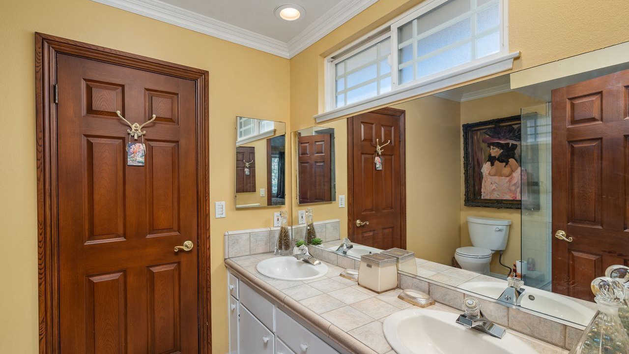 Photo of Bathroom in Woodland Hills