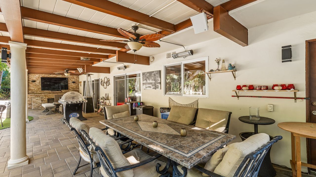 Photo of Outdoor in Woodland Hills
