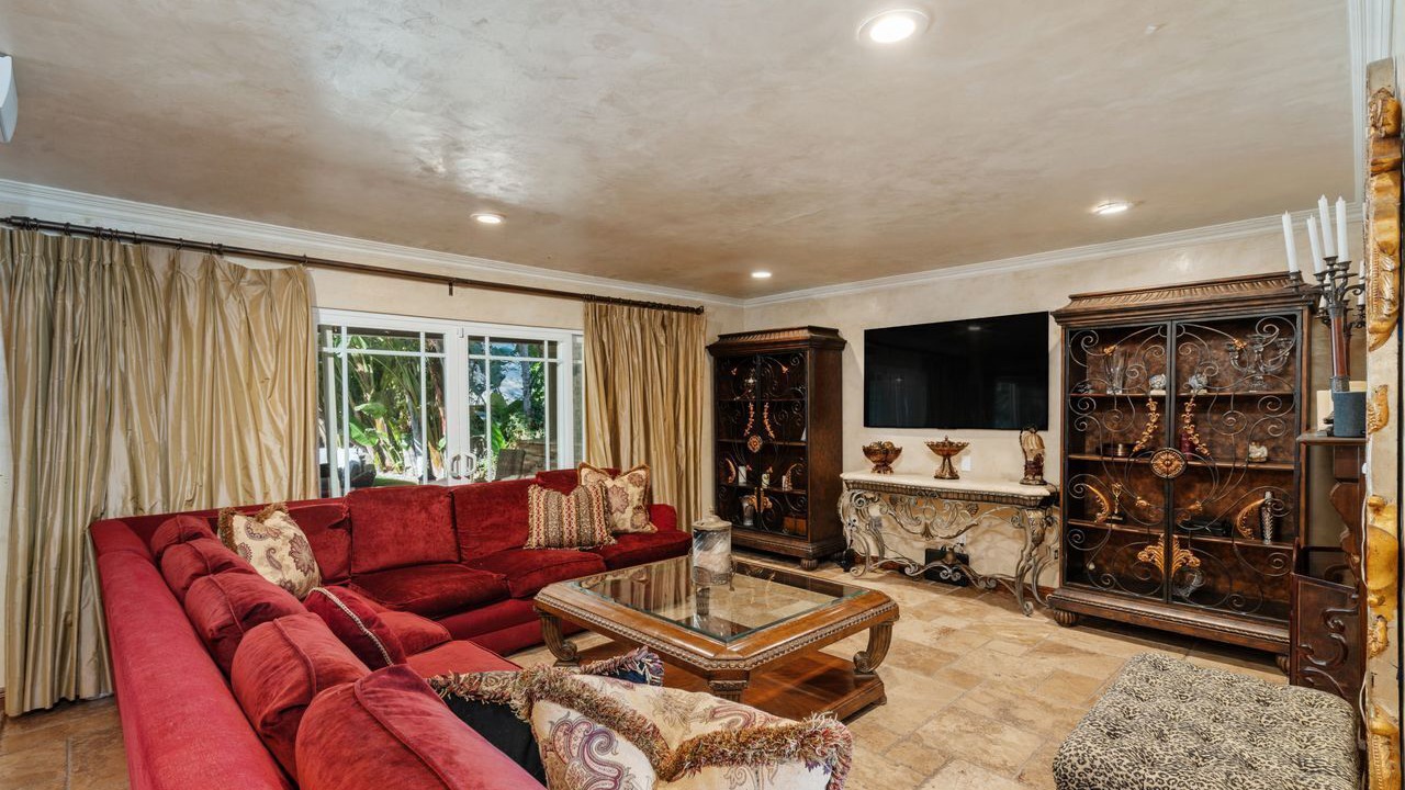 Photo of Livingroom in Woodland Hills