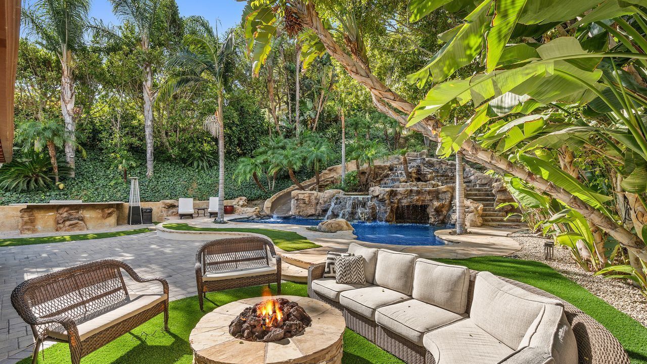 Photo of Outdoor in Woodland Hills