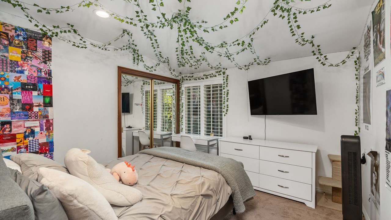 Photo of Bedroom in Woodland Hills