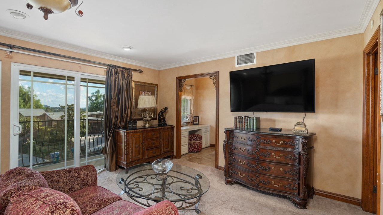 Photo of Livingroom in Woodland Hills