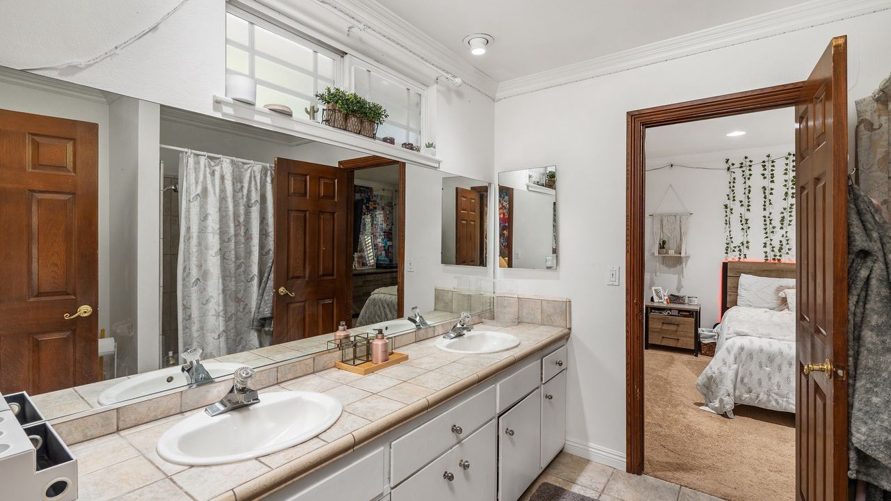 Photo of Bathroom in Woodland Hills