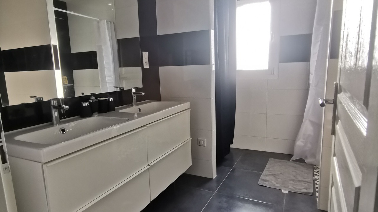 Photo of Bathroom in Juillan