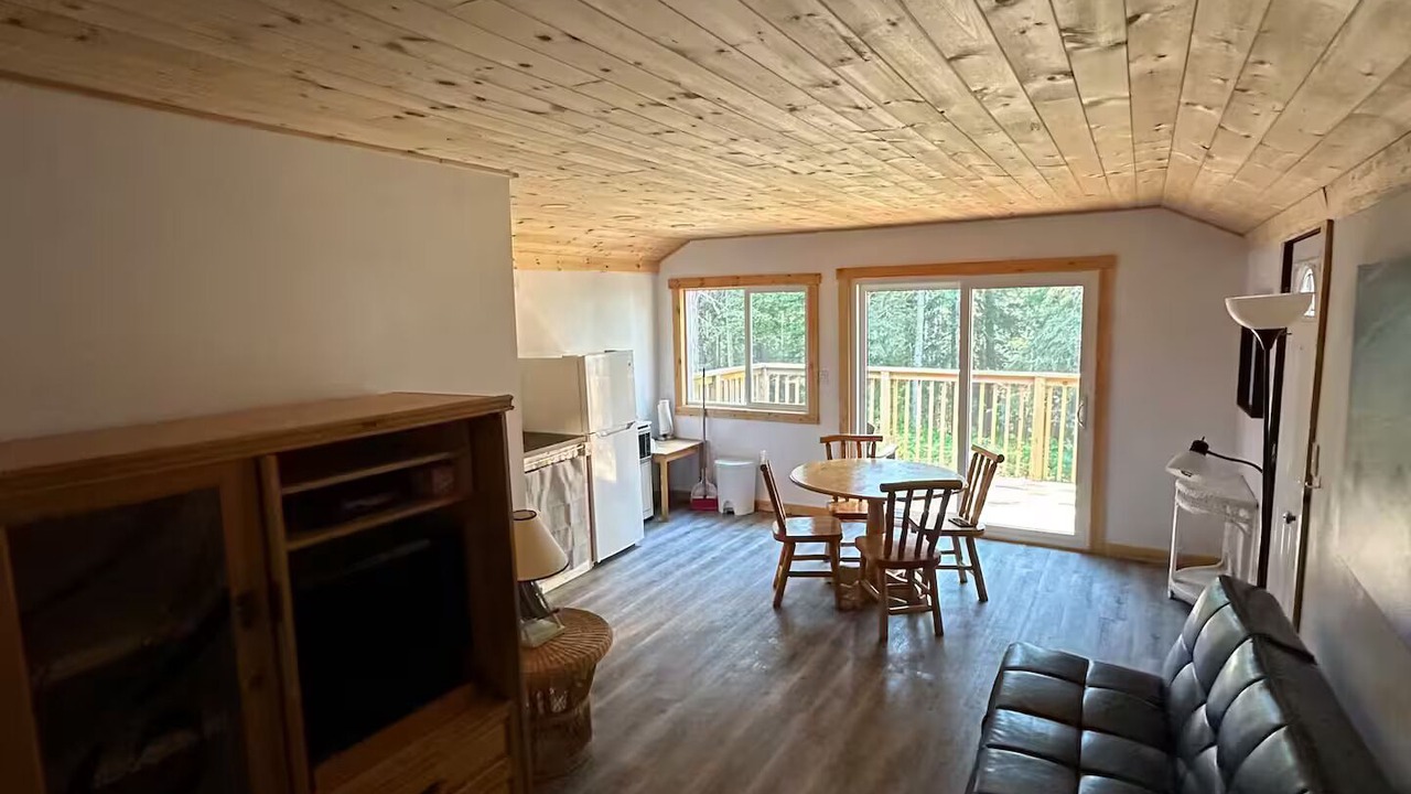 Photo of Livingroom in Falcon Lake