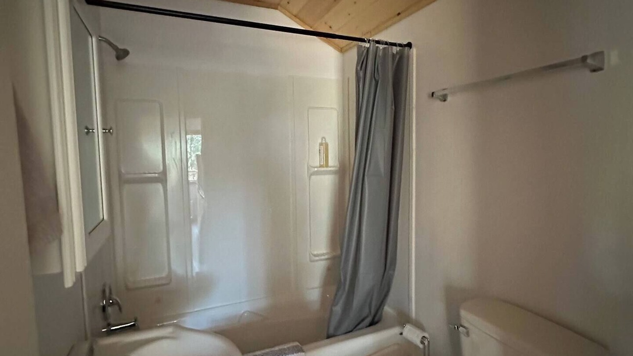 Photo of Bathroom in Falcon Lake