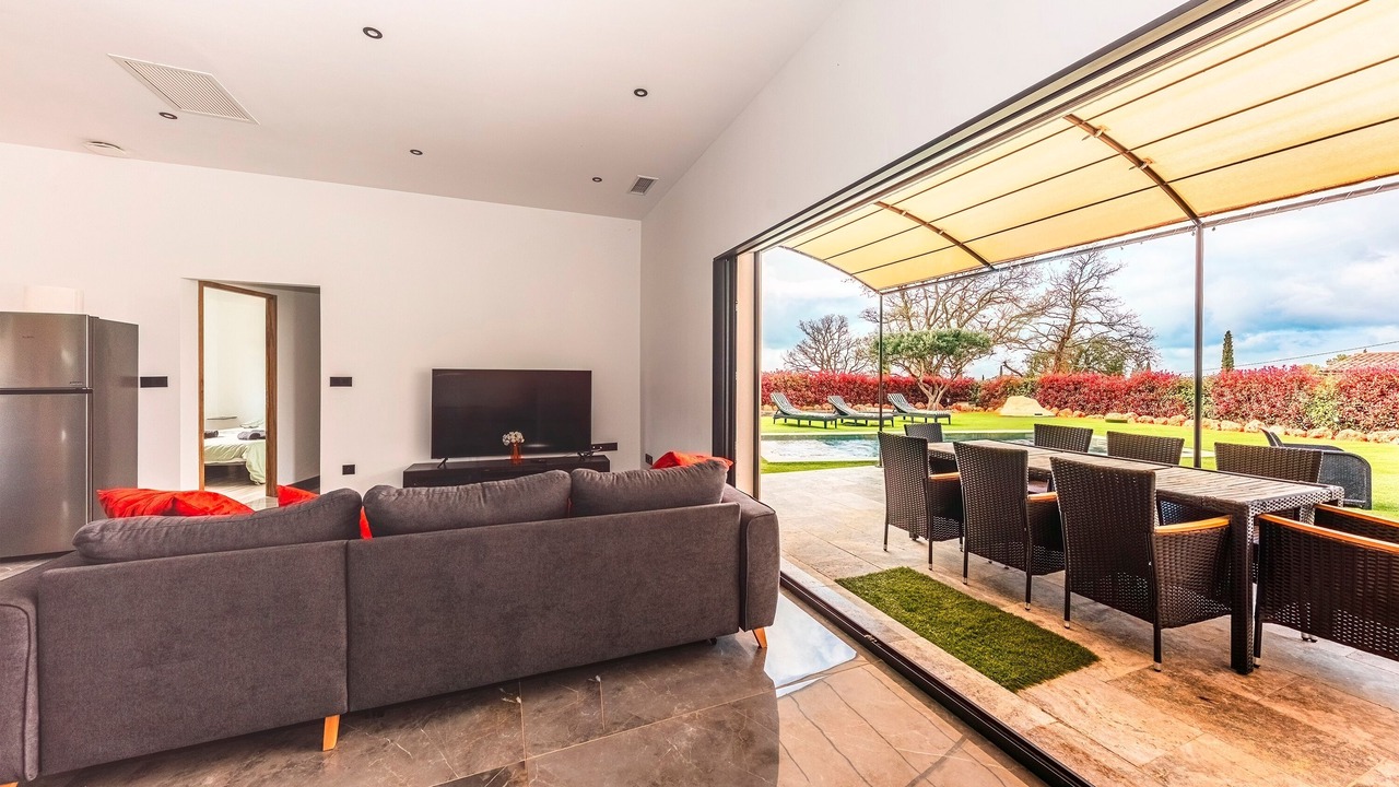 Photo of Others in Aups