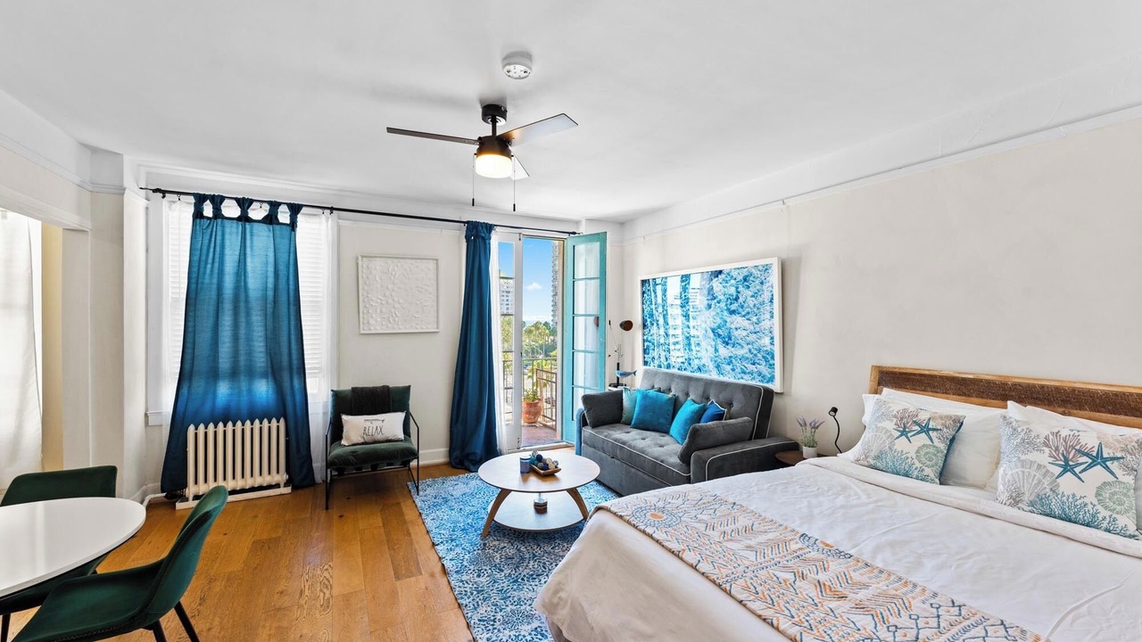 Photo of Bedroom in Downtown Long Beach
