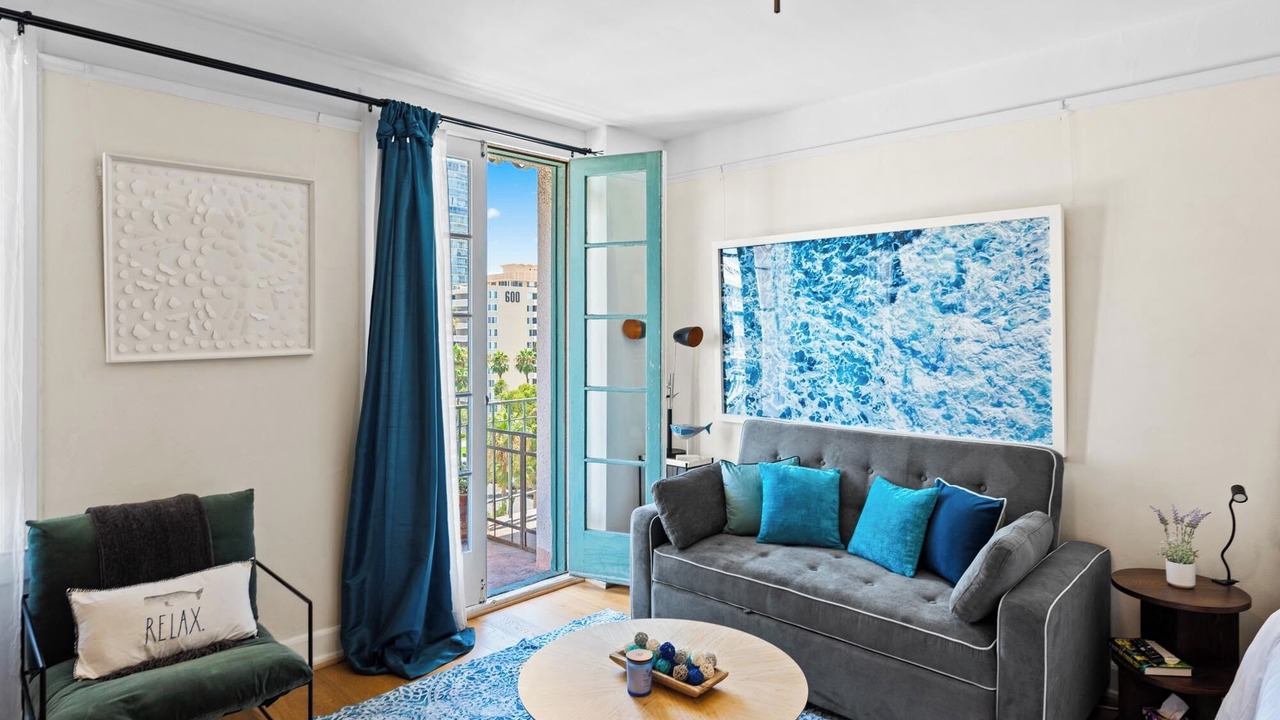 Photo of Livingroom in Downtown Long Beach