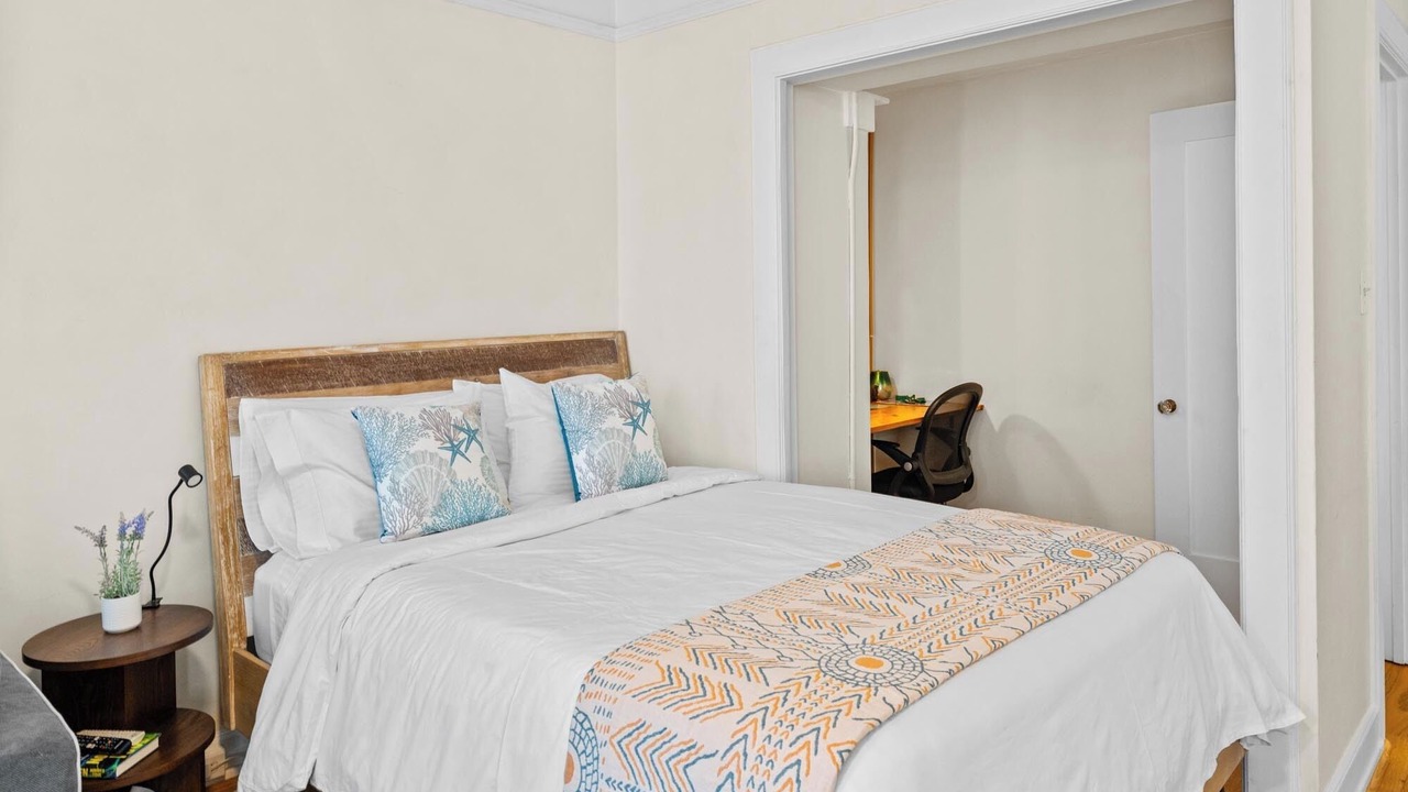 Photo of Bedroom in Downtown Long Beach