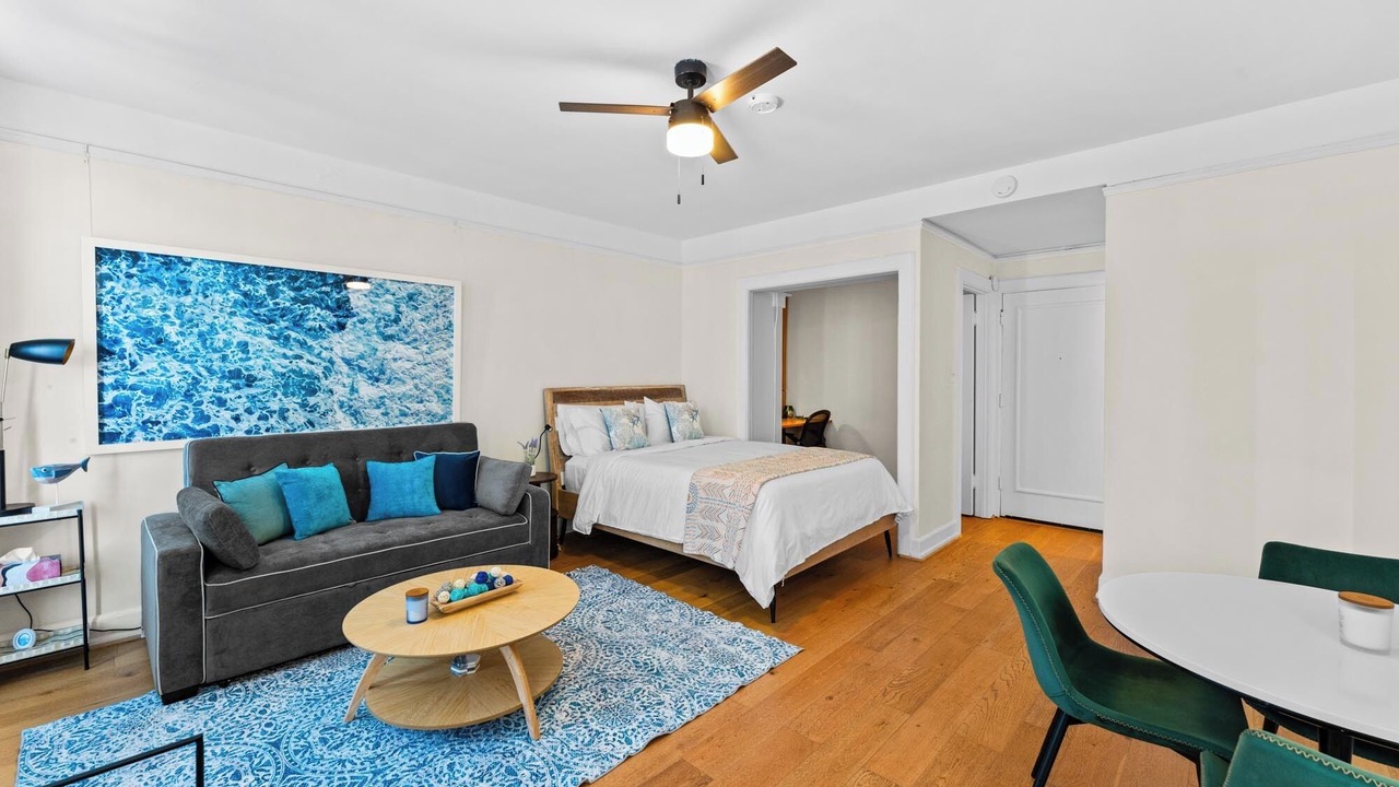 Photo of Bedroom in Downtown Long Beach