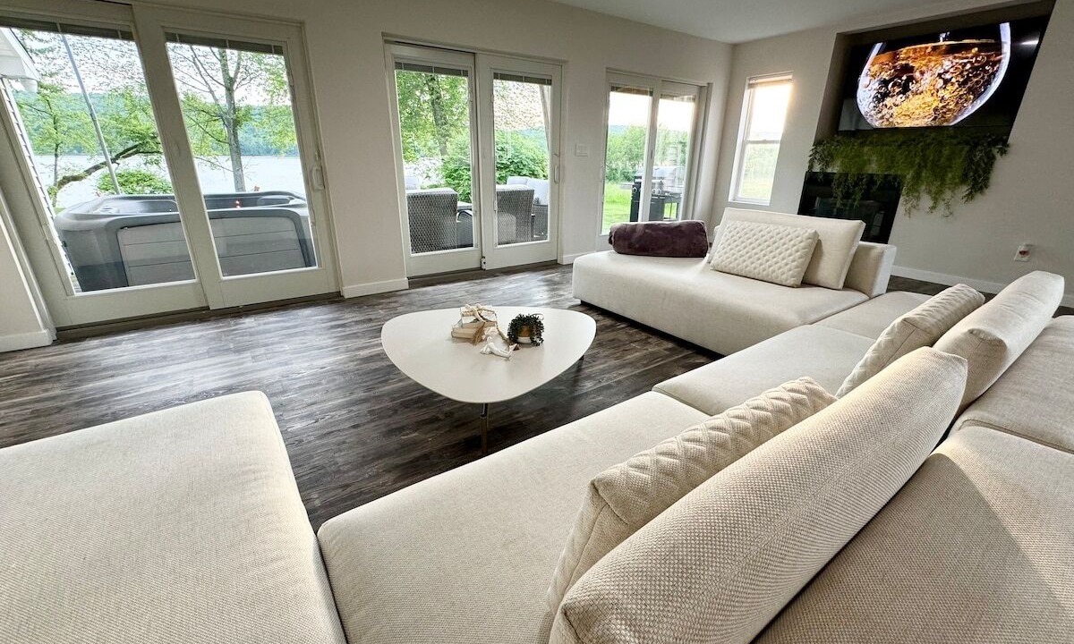 Photo of Livingroom in East Shore