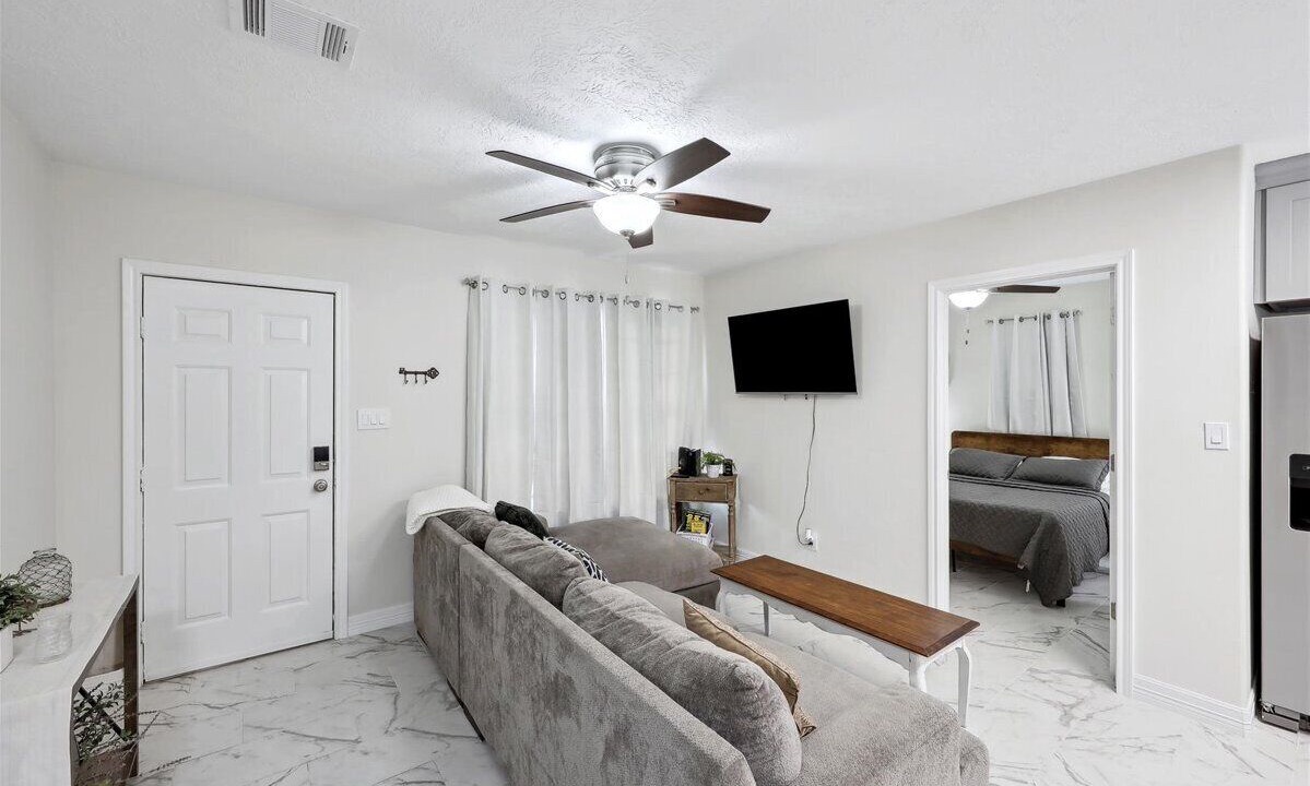 Photo of Livingroom in Bridge City