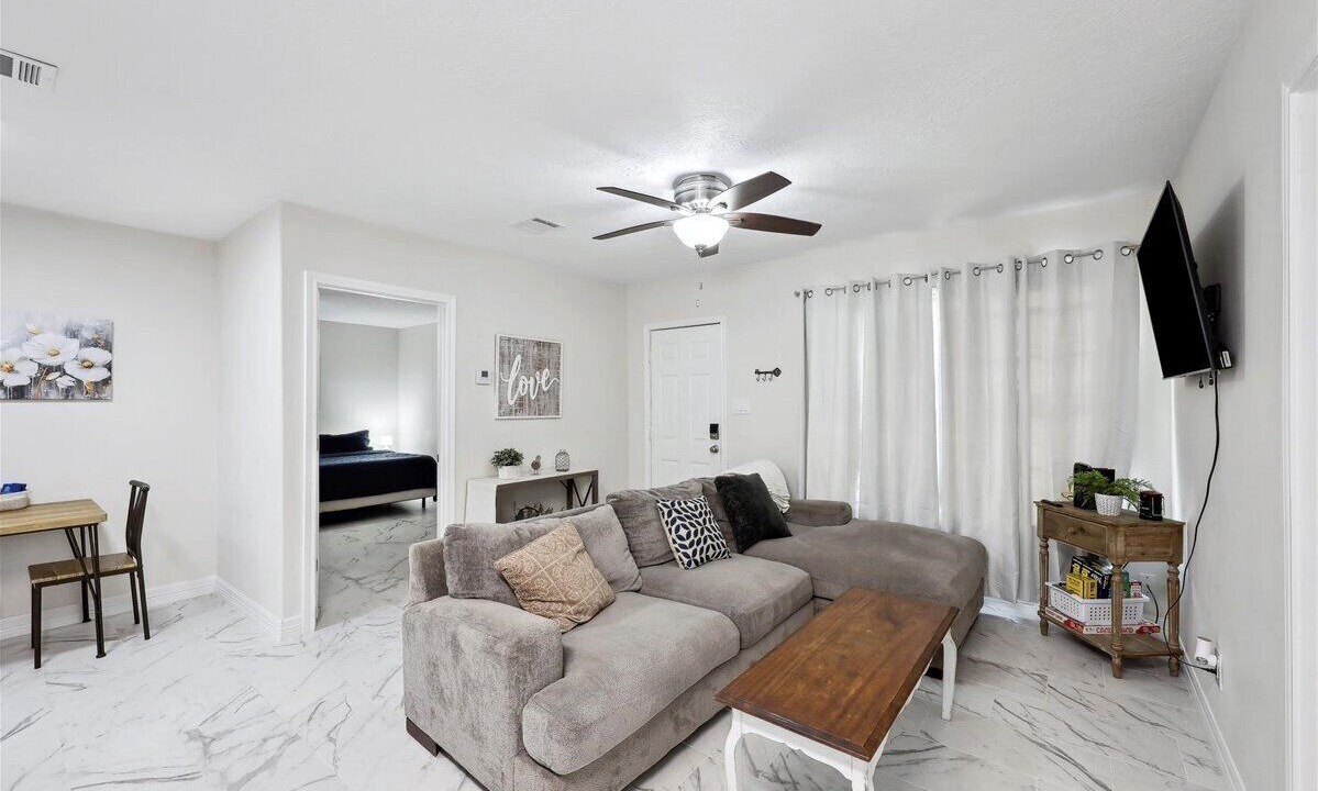 Photo of Livingroom in Bridge City