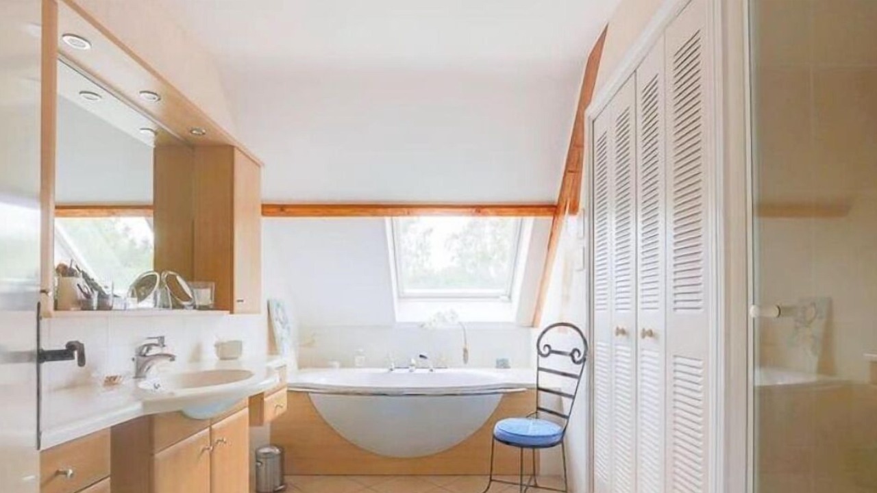 Photo of Bathroom in Saint-Fargeau-Ponthierry