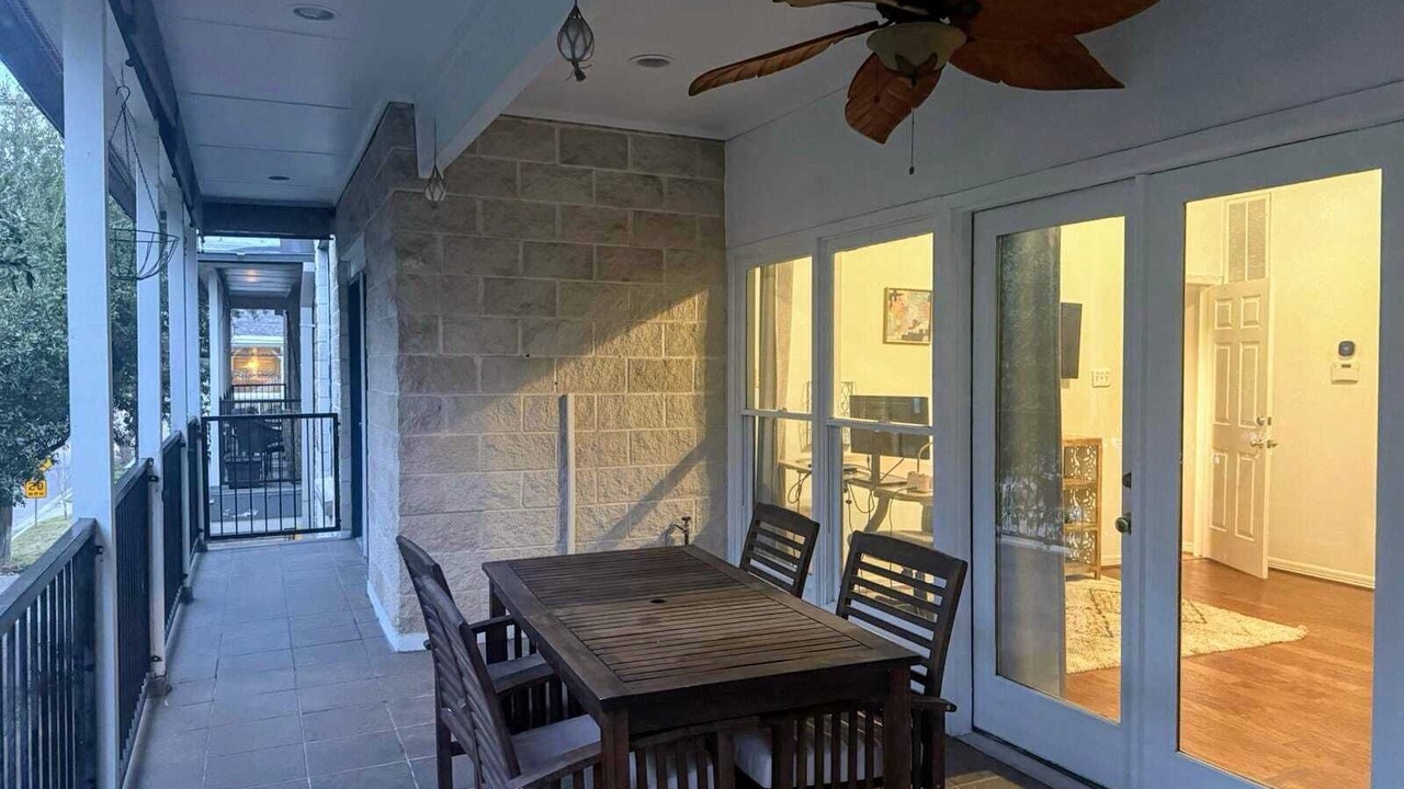 Photo of Outdoor in Oak Lawn