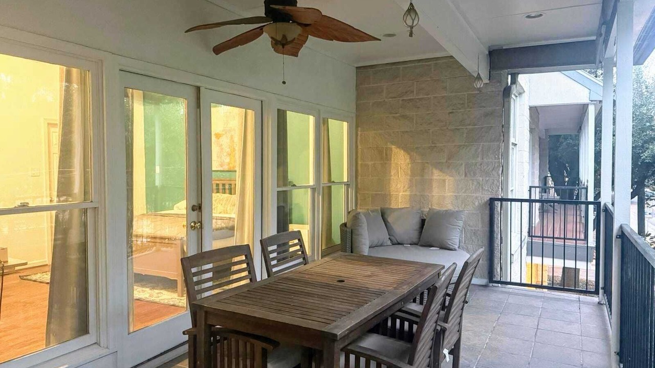 Photo of Outdoor in Oak Lawn