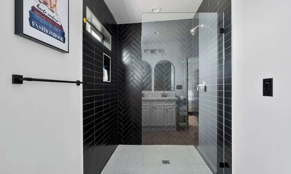 Photo of Bathroom in New Papago Parkway