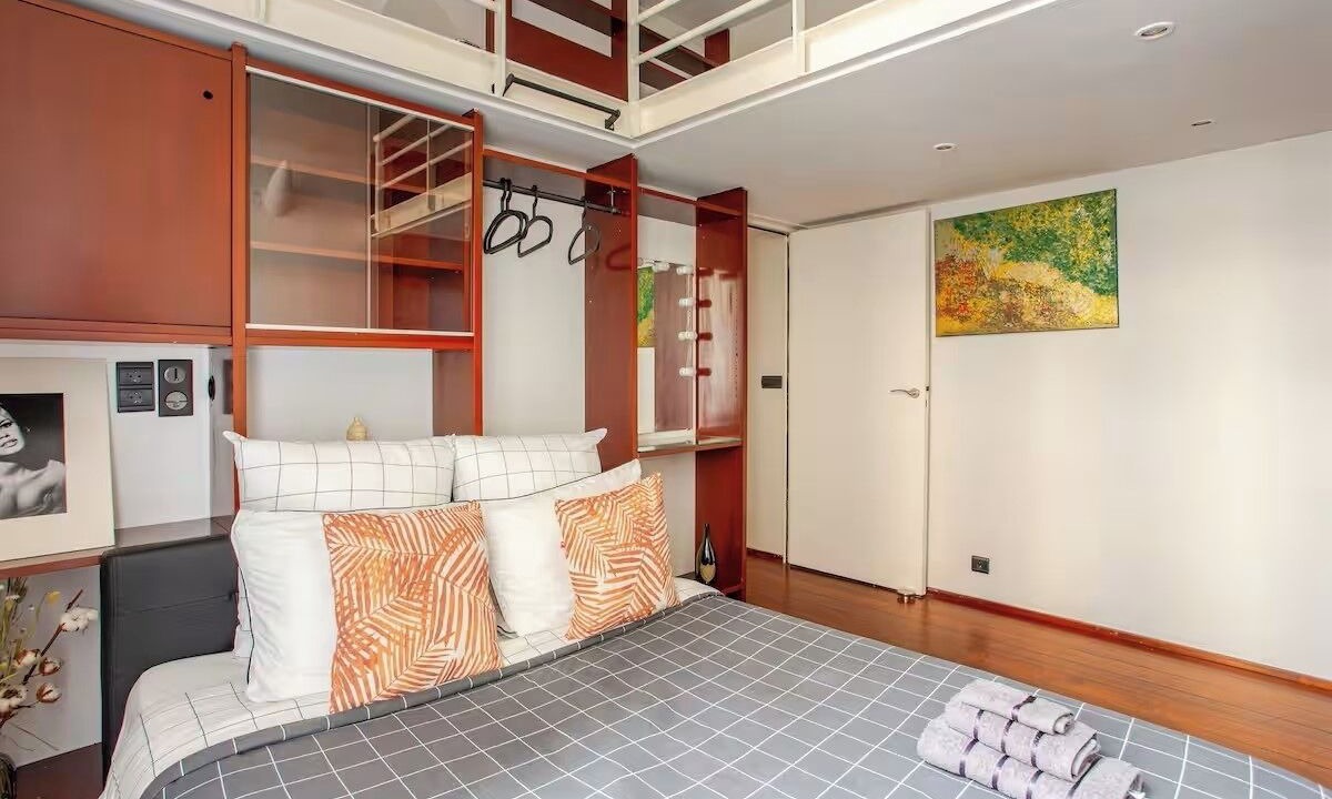 Photo of Bedroom in Arts-et-Metiers