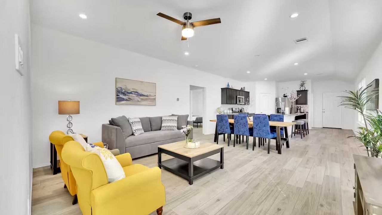 Photo of Livingroom in Houston