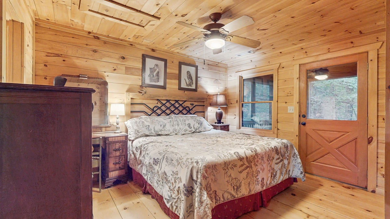 Photo of Bedroom in Walnut Mountain
