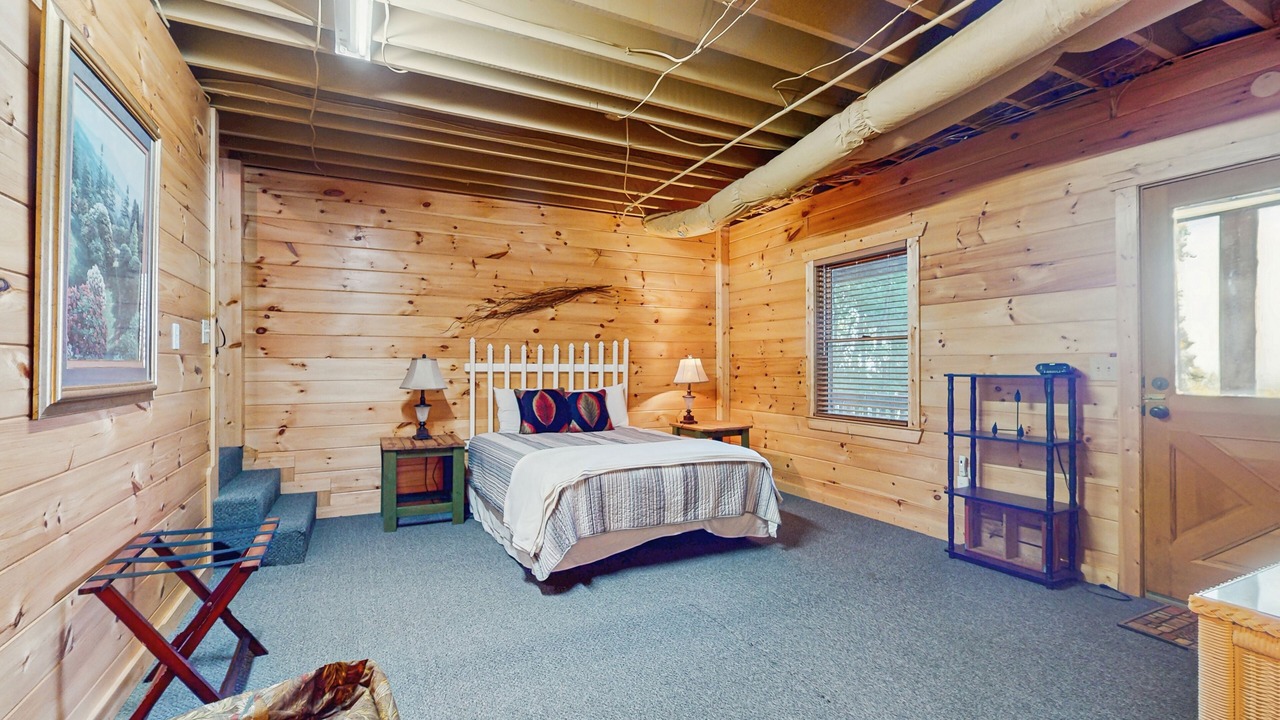 Photo of Bedroom in Walnut Mountain