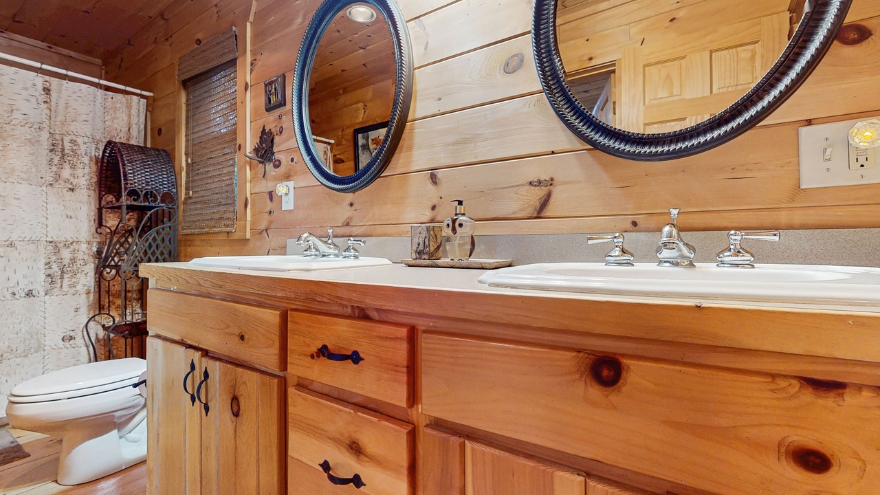 Photo of Bathroom in Walnut Mountain