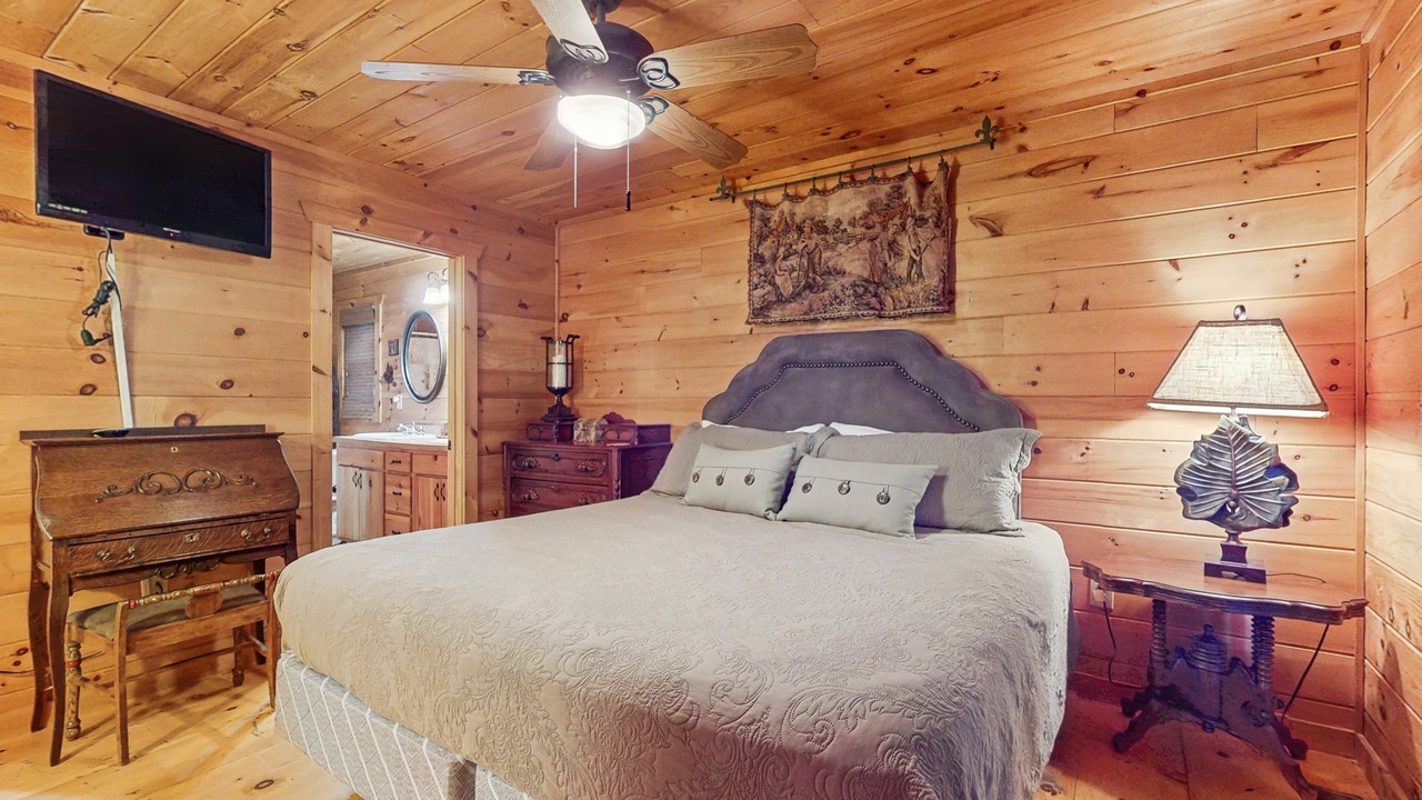 Photo of Bedroom in Walnut Mountain