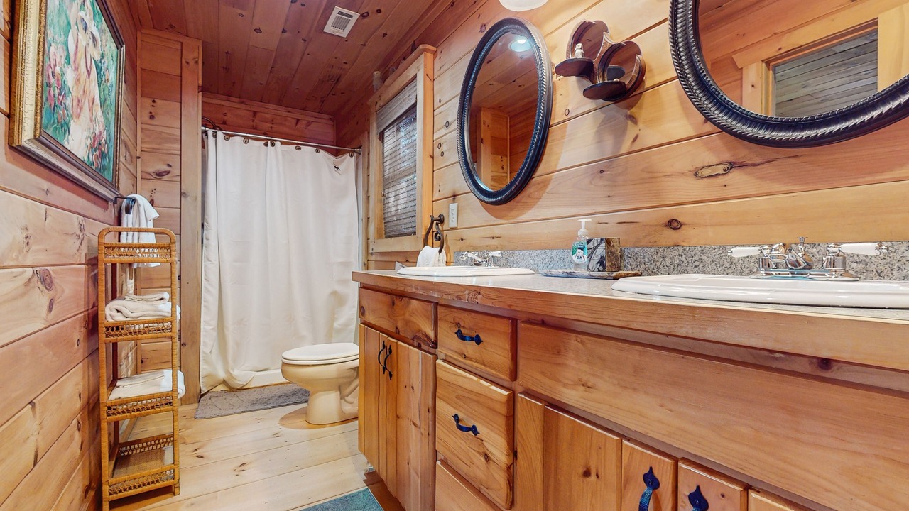 Photo of Bathroom in Walnut Mountain