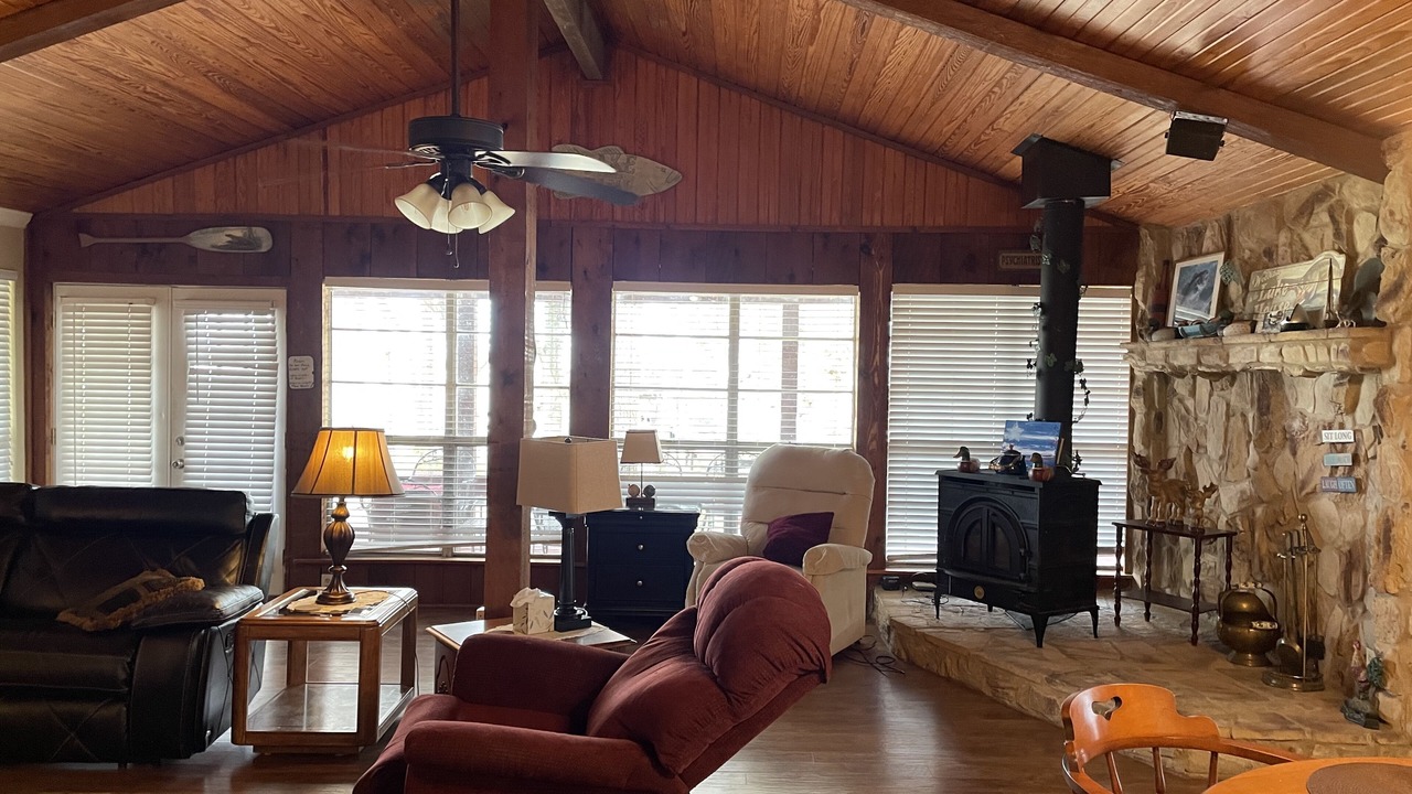 Photo of Livingroom in West Livingston