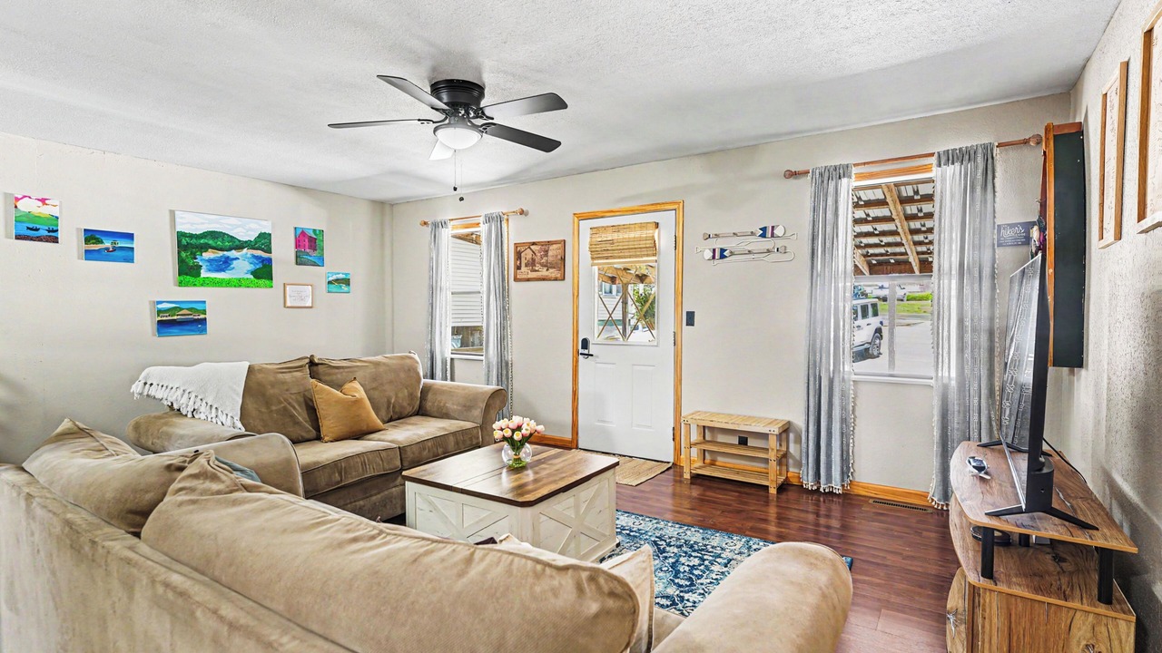 Photo of Livingroom in Eminence